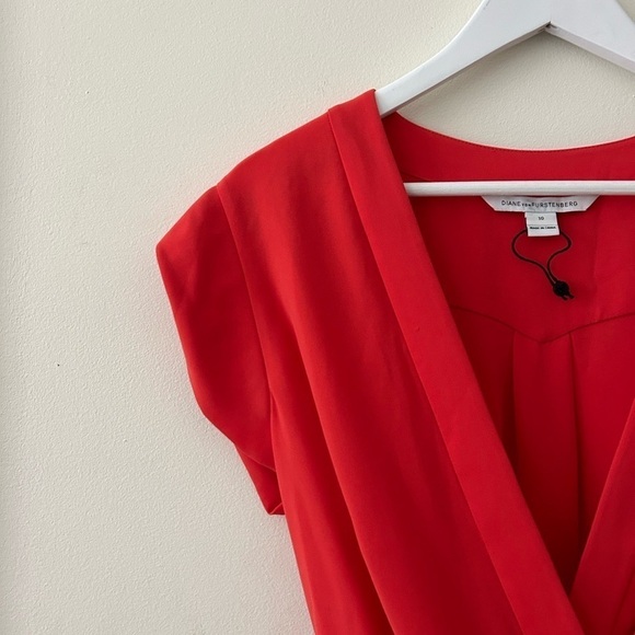 Diane Von Furstenberg Tie-Waist Surplice Romper Sz 10 - Picture 8 of 11